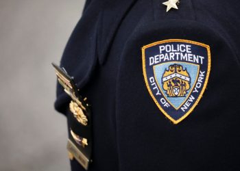 Off-duty NYPD officer is arrested for allegedly strangling his girlfriend – The NY Journal