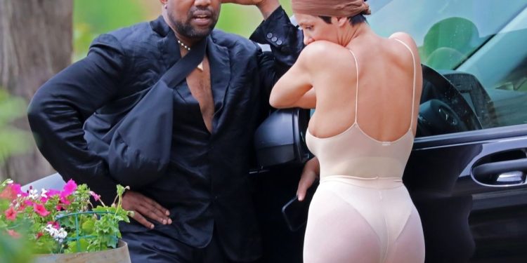 Kanye West’s wife showed it all. Bianca Censori wore only pantyhose from head to toe