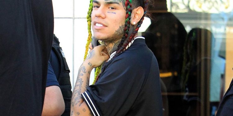 Tekashi 6ix9ine has a jealous attack with Yailin La Más Viral during Instagram live