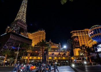 Checo Pérez: put his car on the roof of a hotel;  This is how Red Bull enjoys the Las Vegas GP