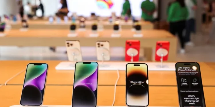 Android dents iPhone sales, Sales Decline 10% in first quarter